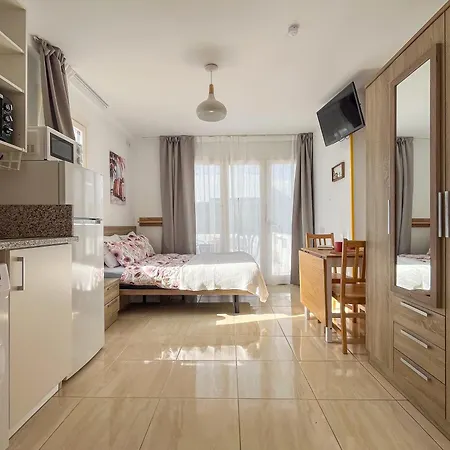Beachside In Коральео